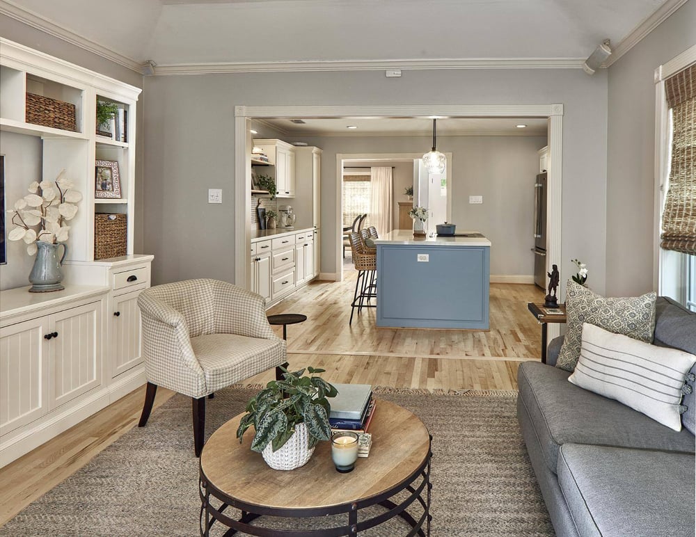 Dallas living room remodel with hardwood flooring by Sardone | McLain