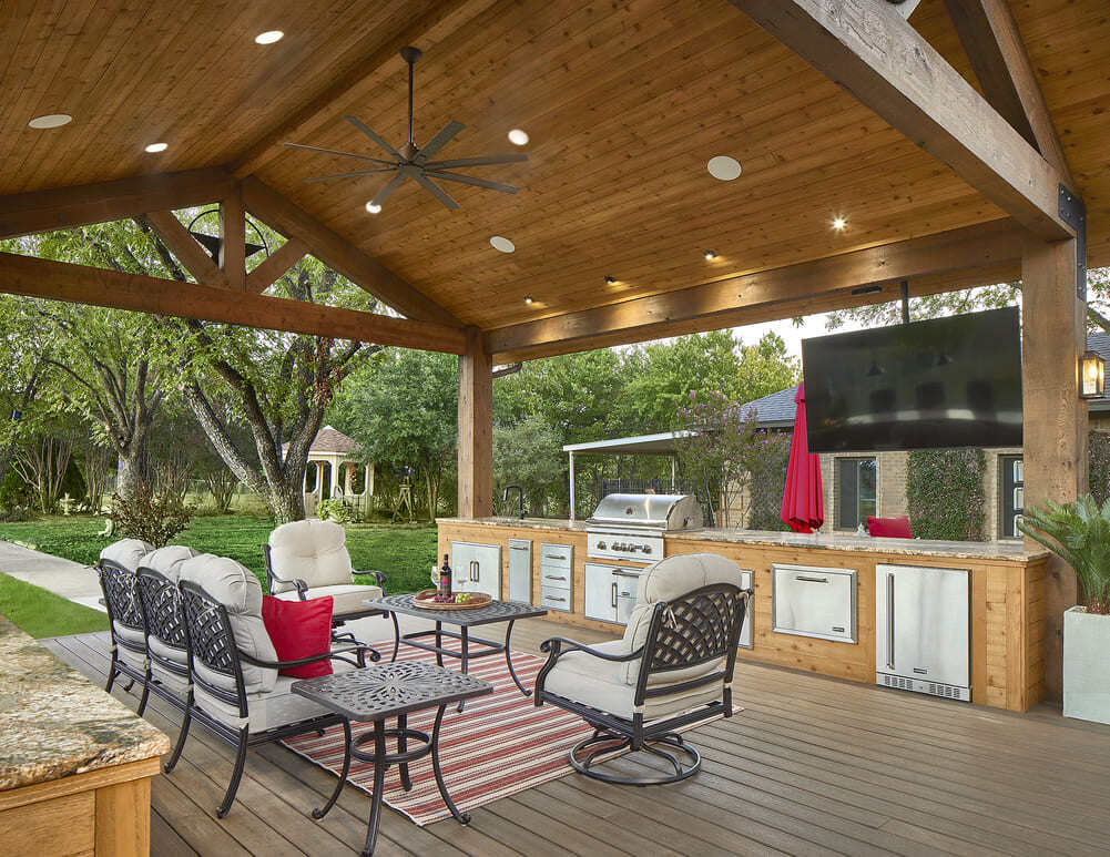 Covered outdoor kitchen in Dallas, TX by Sardone | McLain