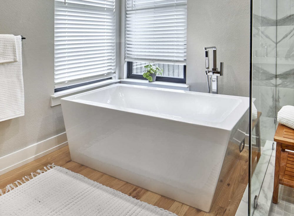 Soaker tub in primary suite remodel by Sardone | McLain in Dallas, TX