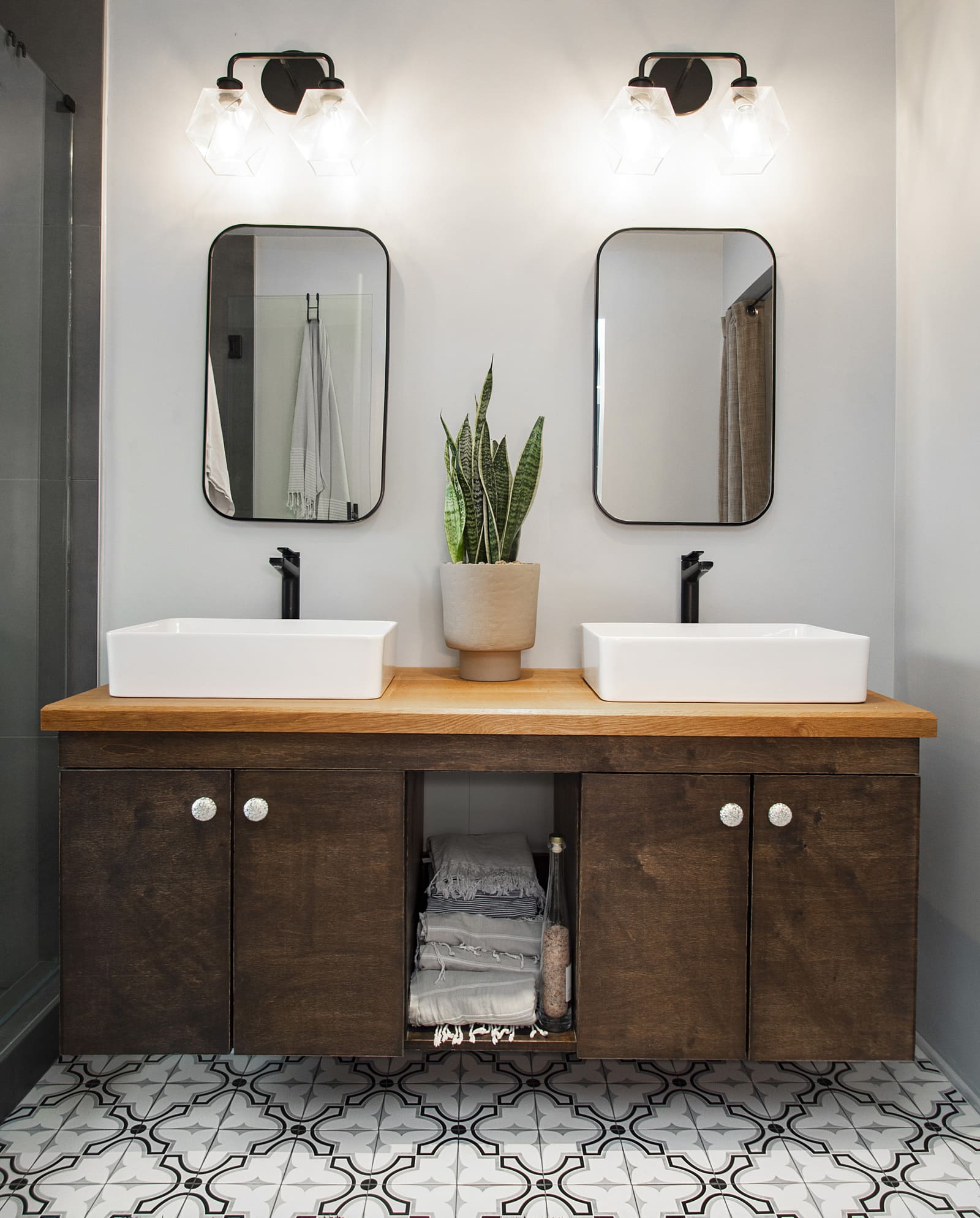 Bathroom remodel with double vanity in Dallas, TX by Sardone | McLain