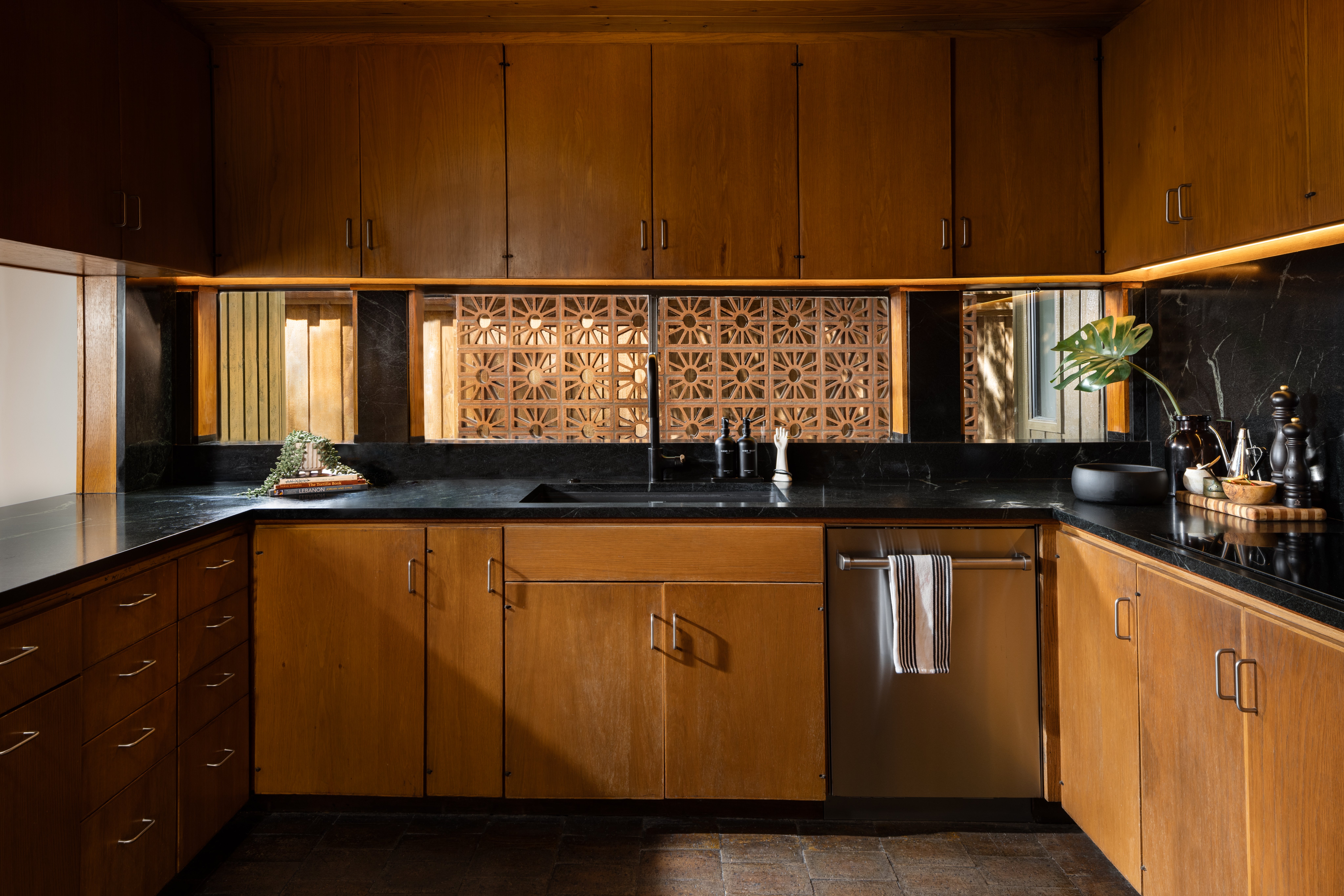 SM-9831Ravensway6.2025-22-2