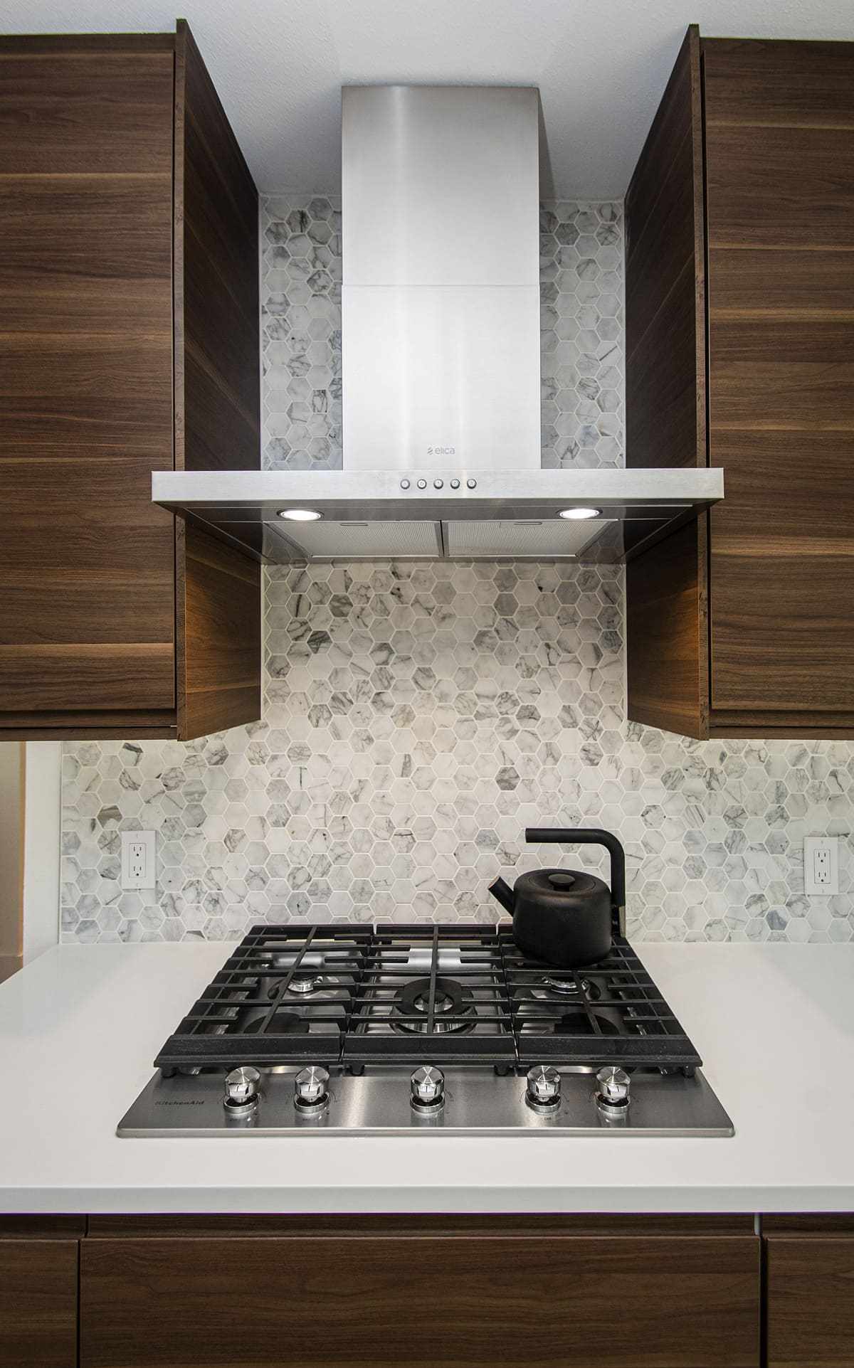 Stainless teel range hood above cook top in Dallas kitchen remodel by Sardone | McLain